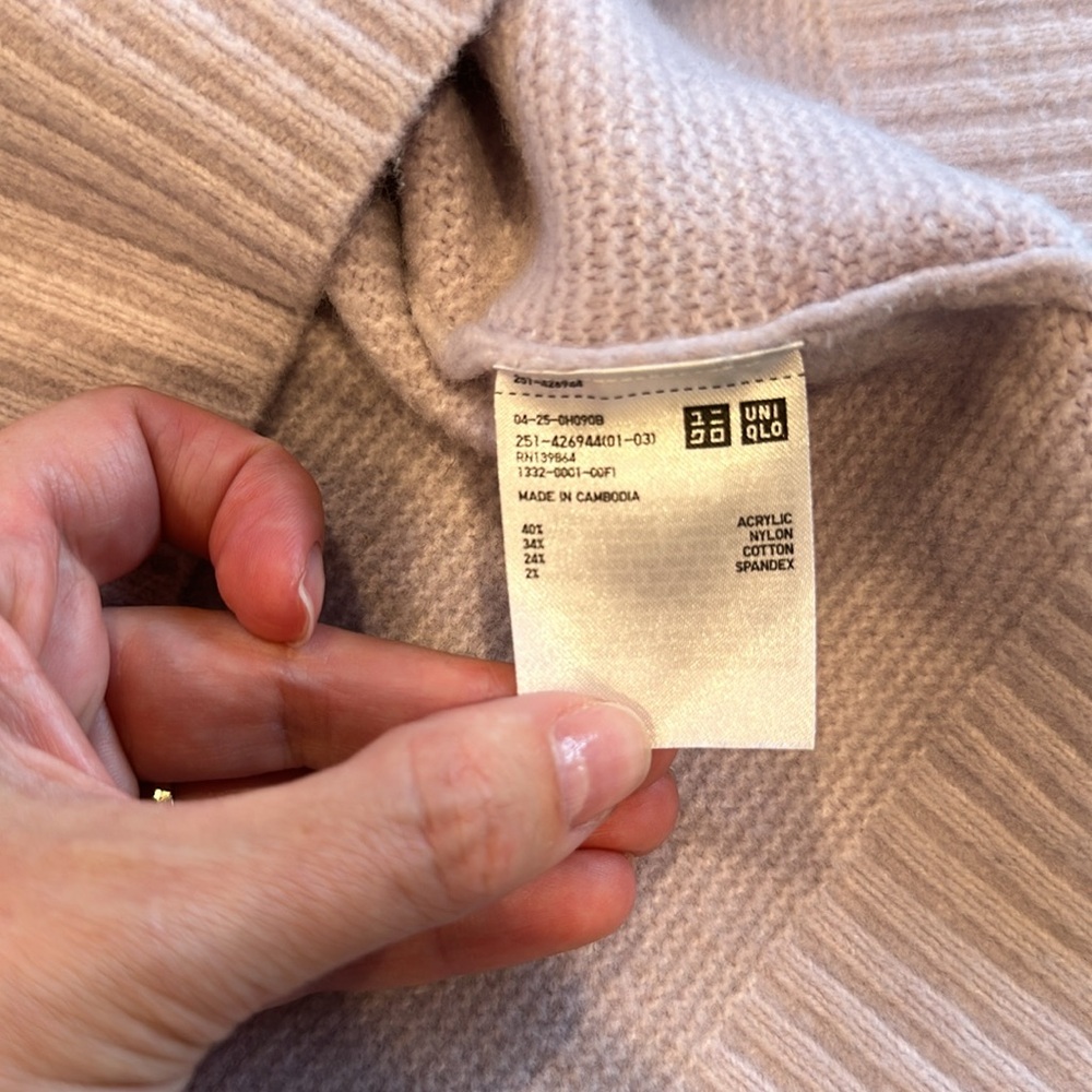 Uniqlo Pastel Lilac Knit Crewneck Sweater - Picture 7 of 7
